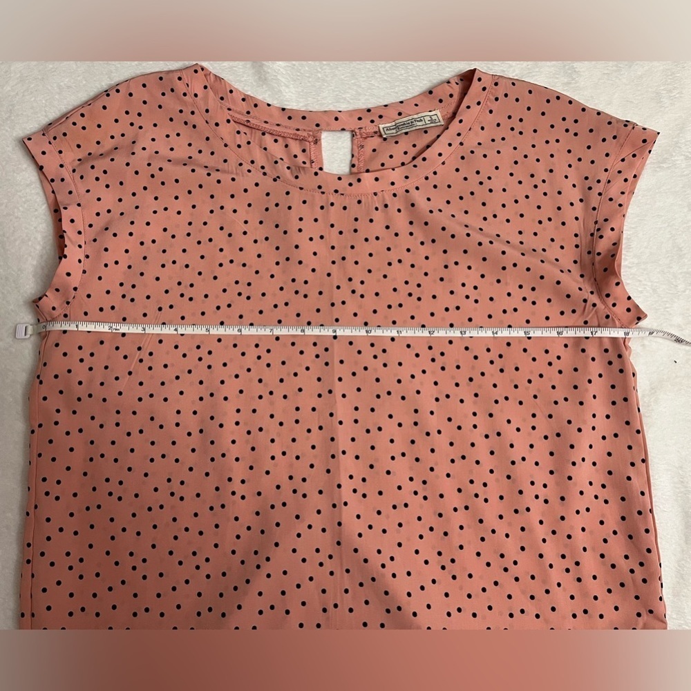 Abercrombie & Fitch women’s small pink/black polka dot slit back dress tshirt - Picture 7 of 9